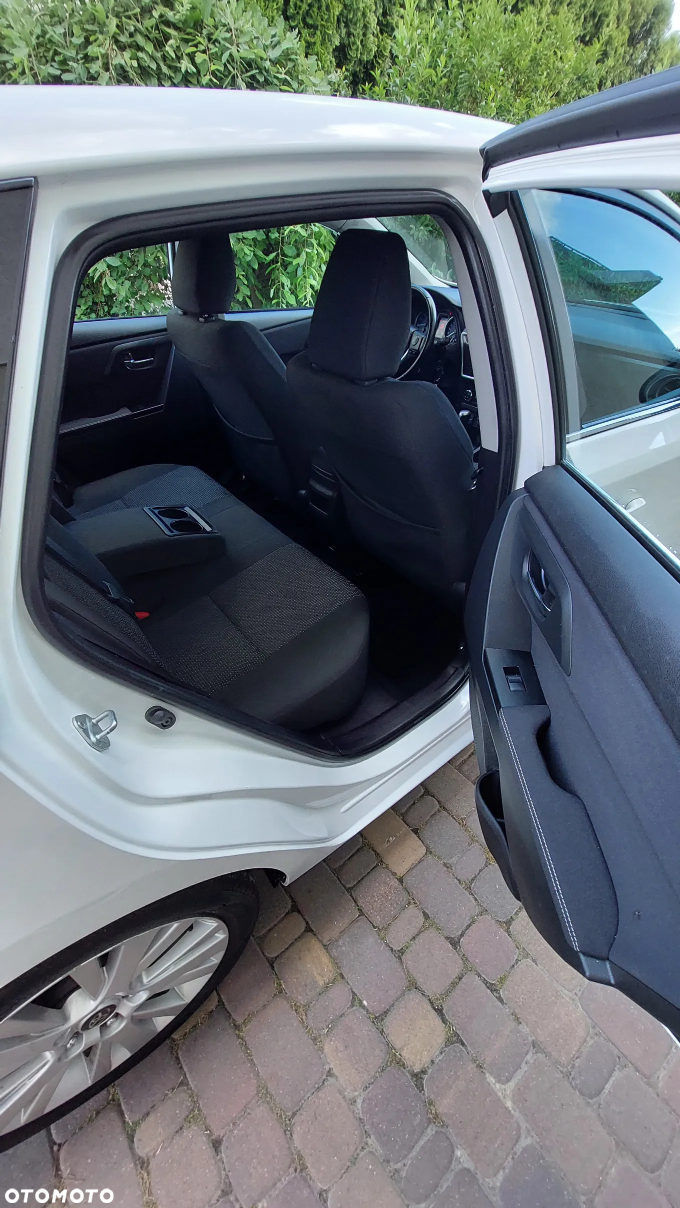 Toyota Auris 1.6 Premium MS - 10