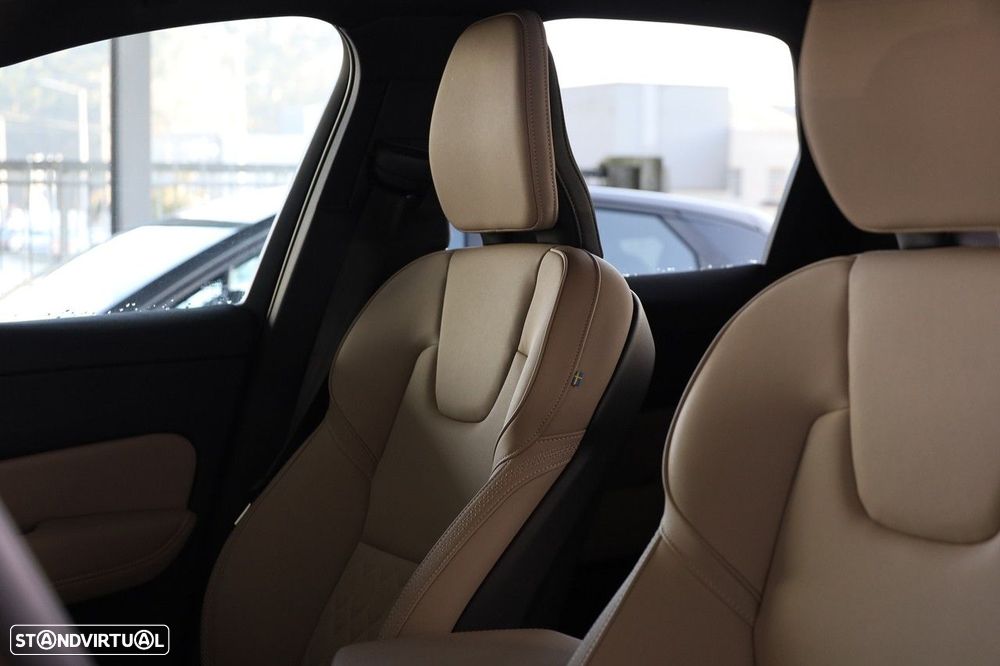 Volvo XC 60 2.0 T6 PHEV Plus Dark - 10