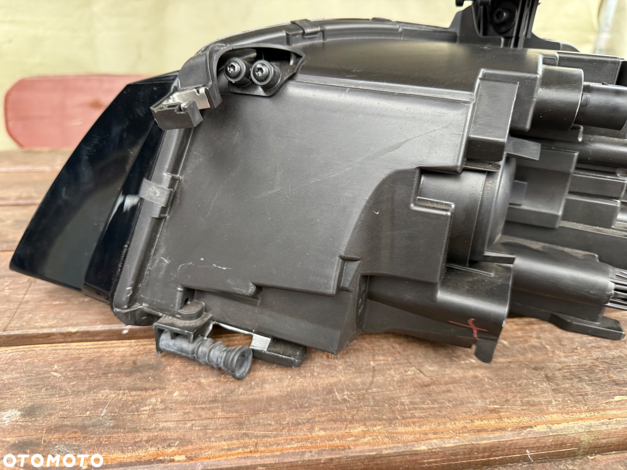 Lampa prawa przednia Audi A4 B8 - 8