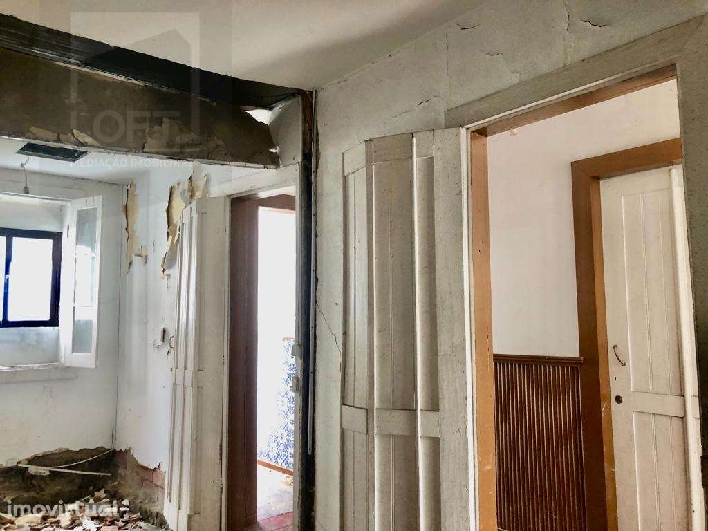 Moradia para recuperar no centro de Guimarães - Grande imagem: 4/8