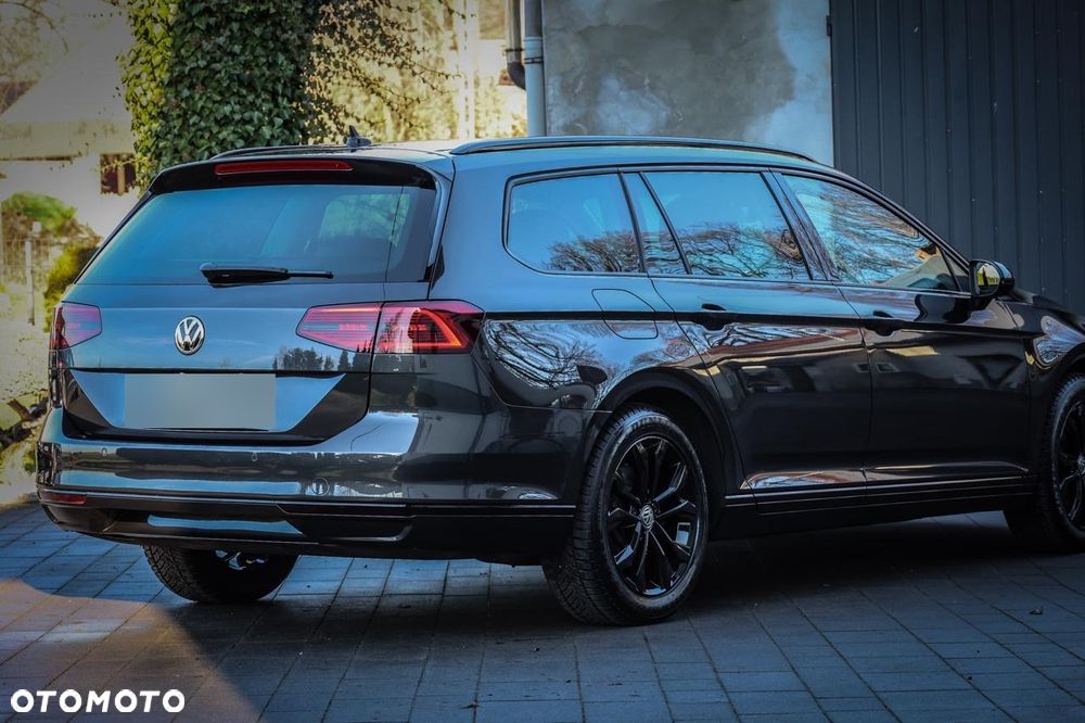 Volkswagen Passat - 12