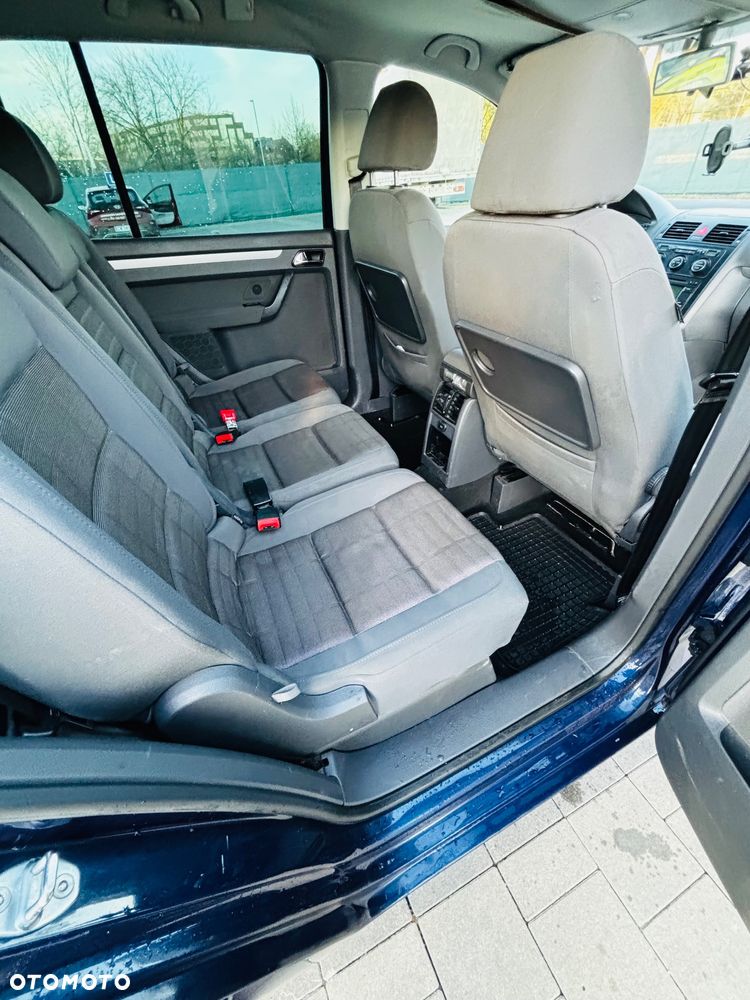Volkswagen Touran 1.6 FSI Highline - 7