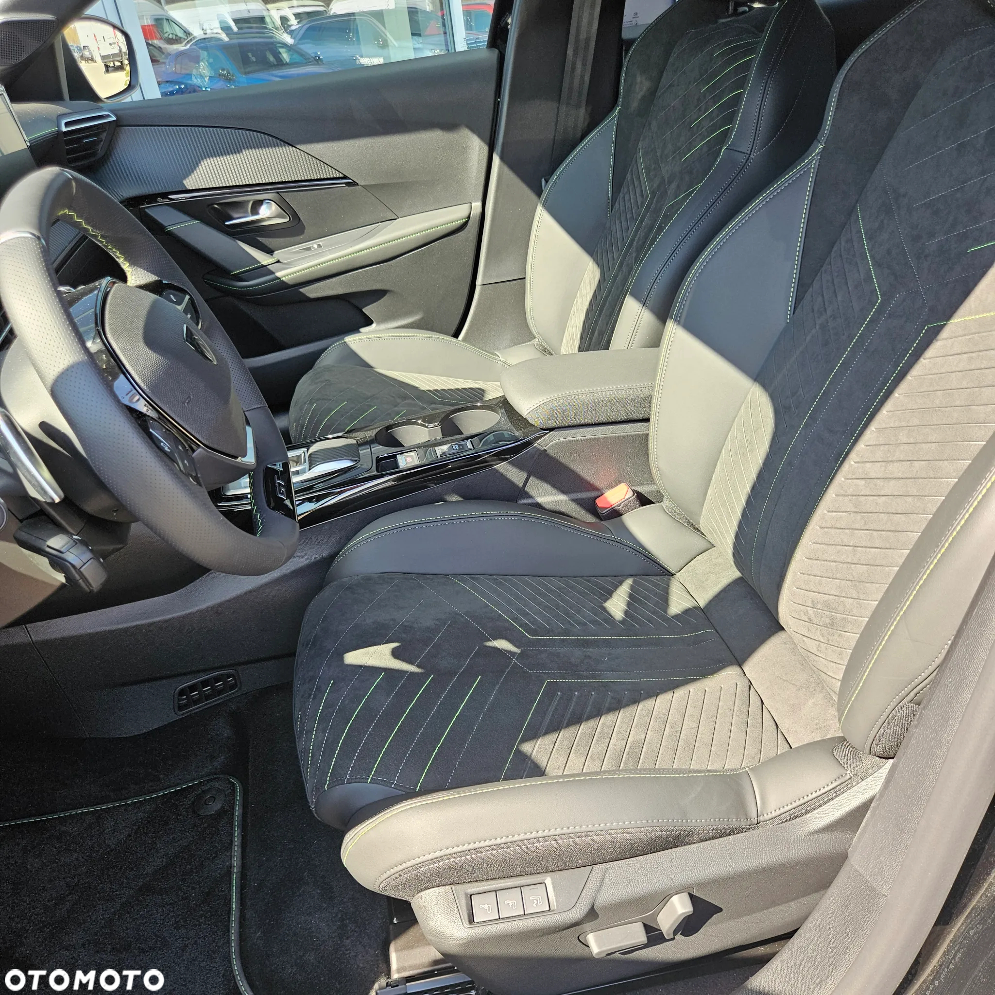 Peugeot 208 1.2 mHEV GT - 9