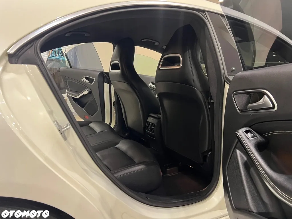Mercedes-Benz CLA 250 7G-DCT - 32