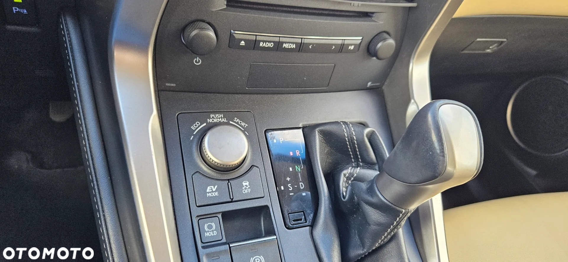 Lexus NX 300h Business Edition AWD - 36