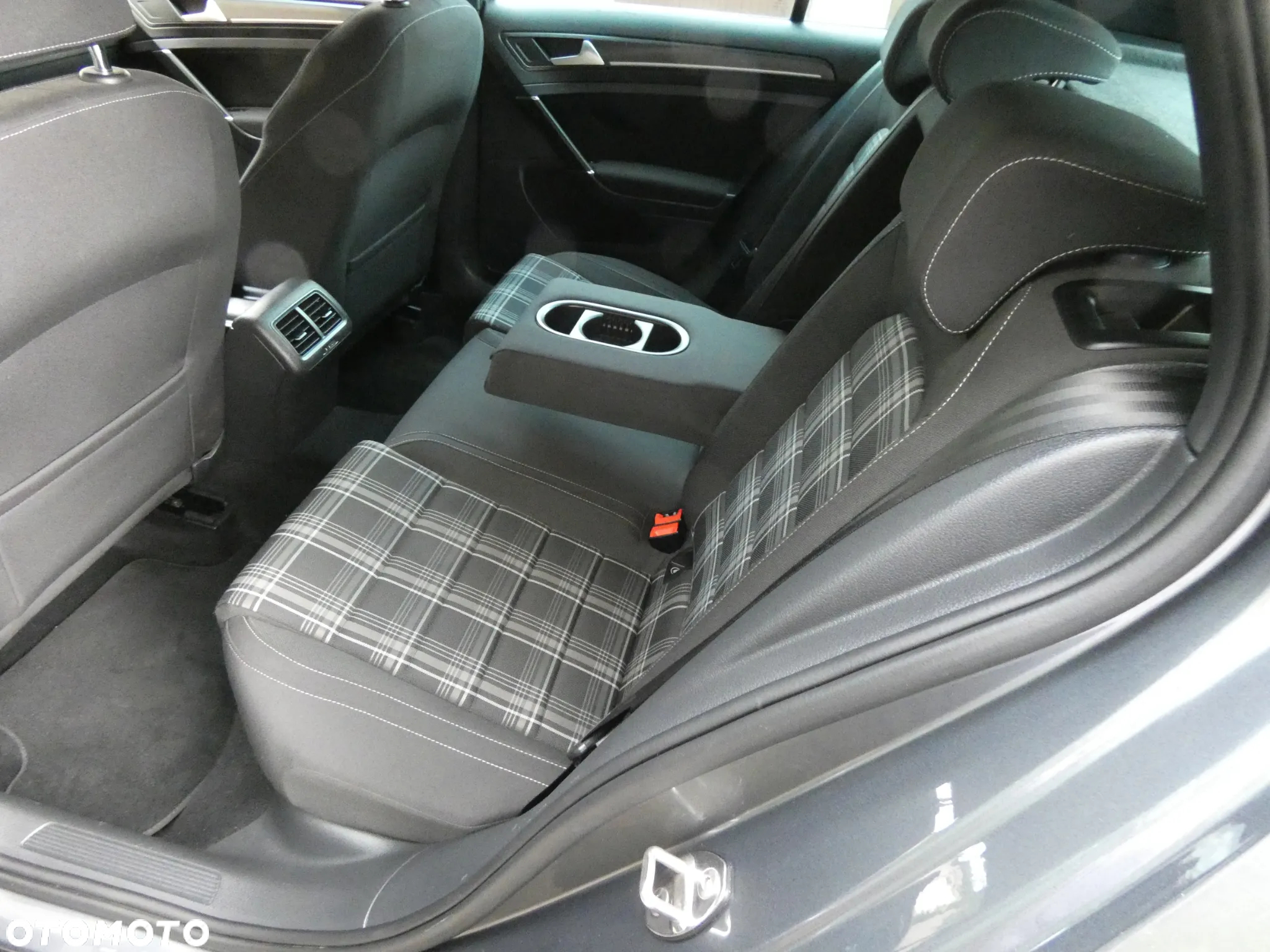Volkswagen Golf VII 2.0 TDI BMT GTD - 28