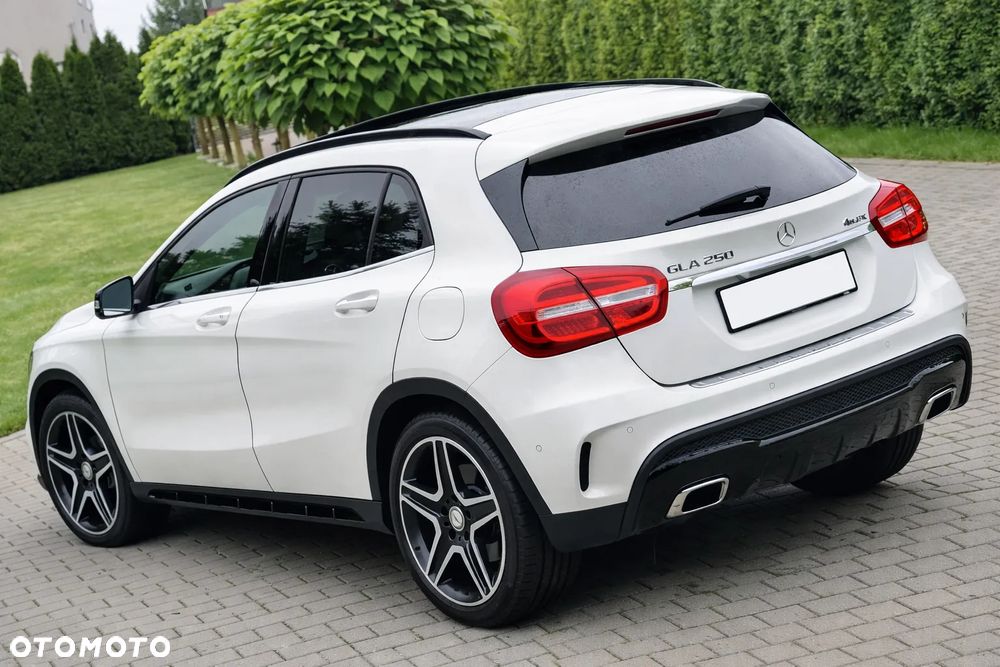 Mercedes-Benz GLA 250 4-Matic AMG Line - 10