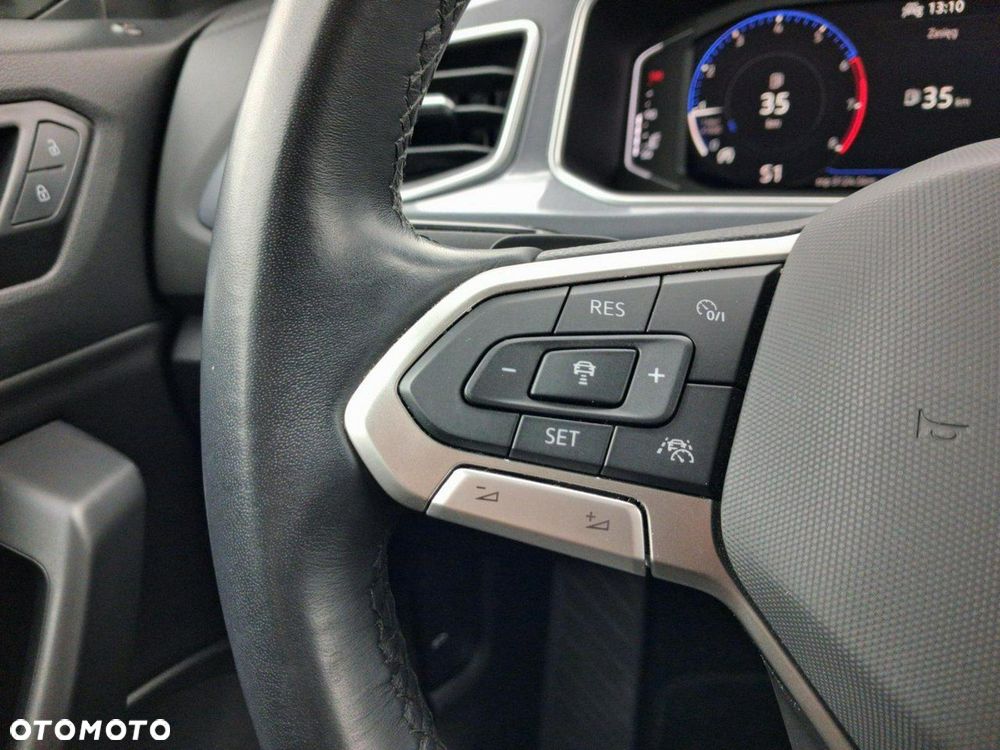 Volkswagen T-Roc - 17