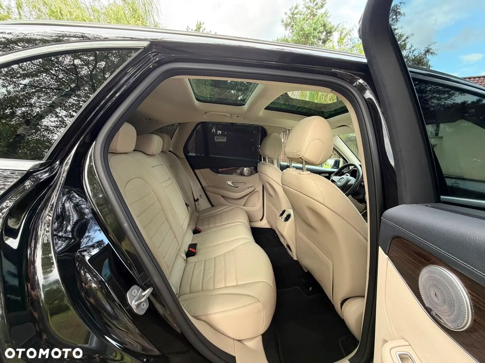 Mercedes-Benz GLC 250 4Matic 9G-TRONIC AMG Line - 29