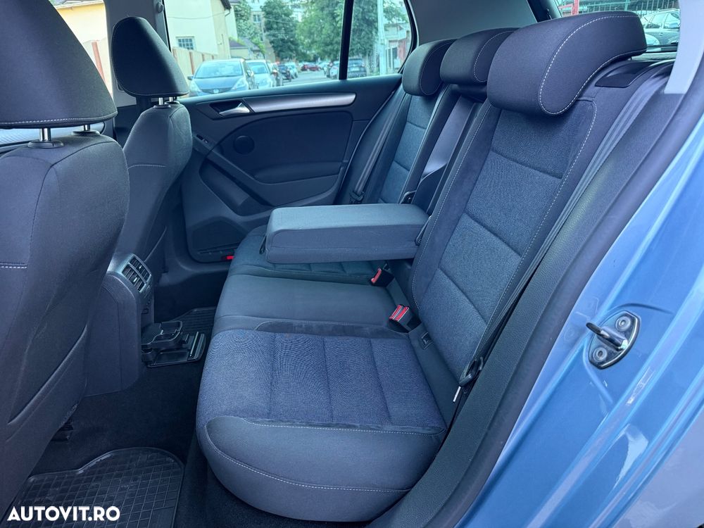 Volkswagen Golf - 22