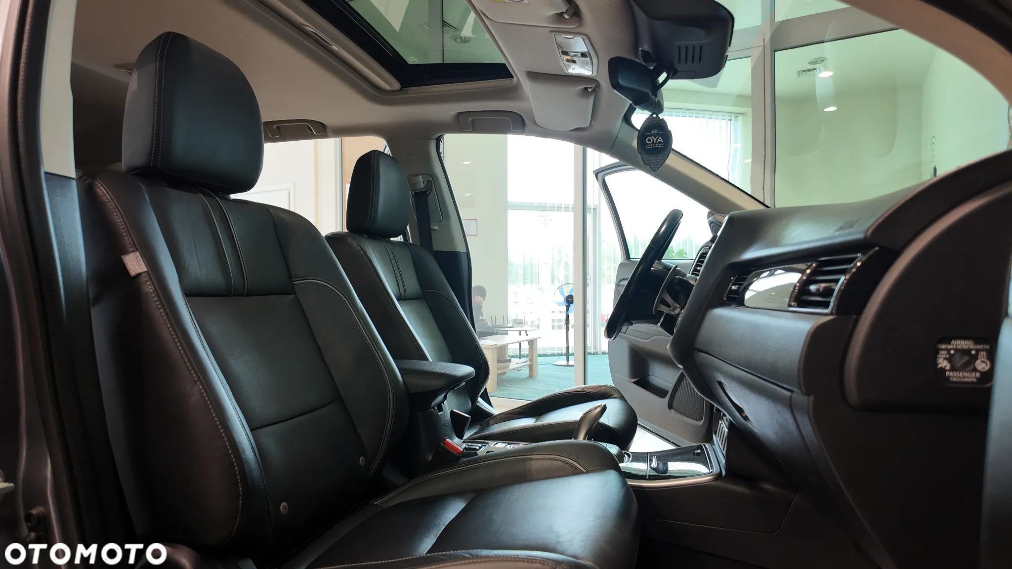 Mitsubishi Outlander 2.0 4WD Plug-In Hybrid - 36