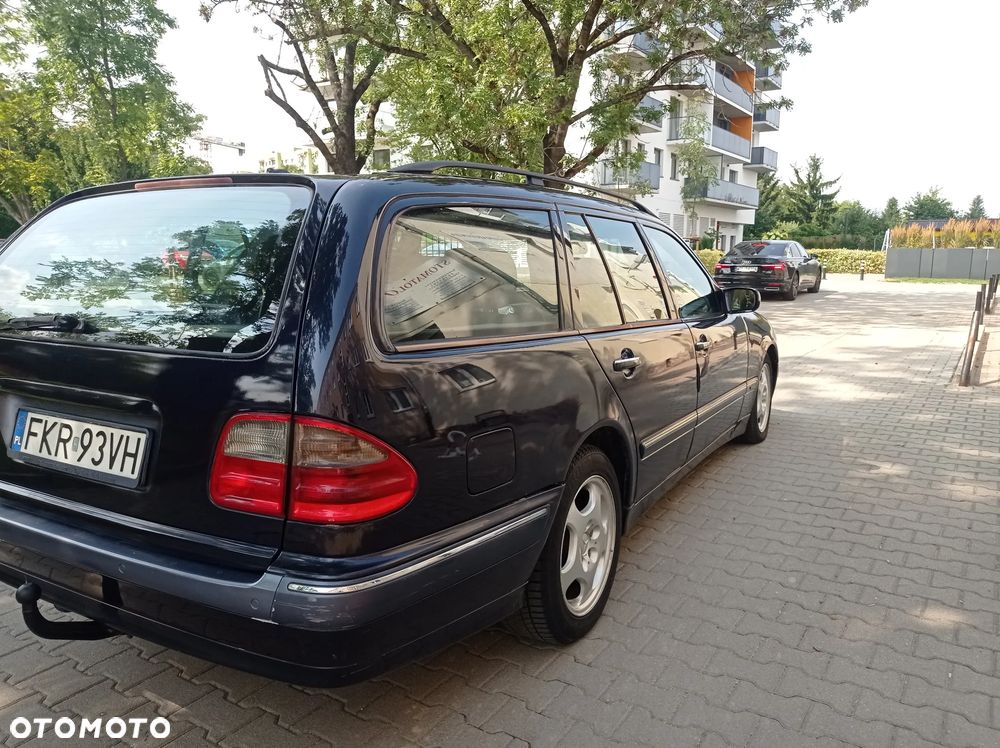 Mercedes-Benz Klasa E 320 T CDI Elegance - 4