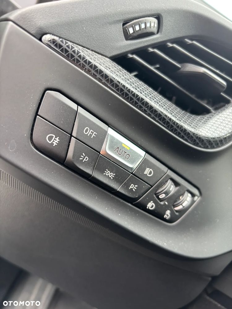 BMW Seria 2 218i - 8