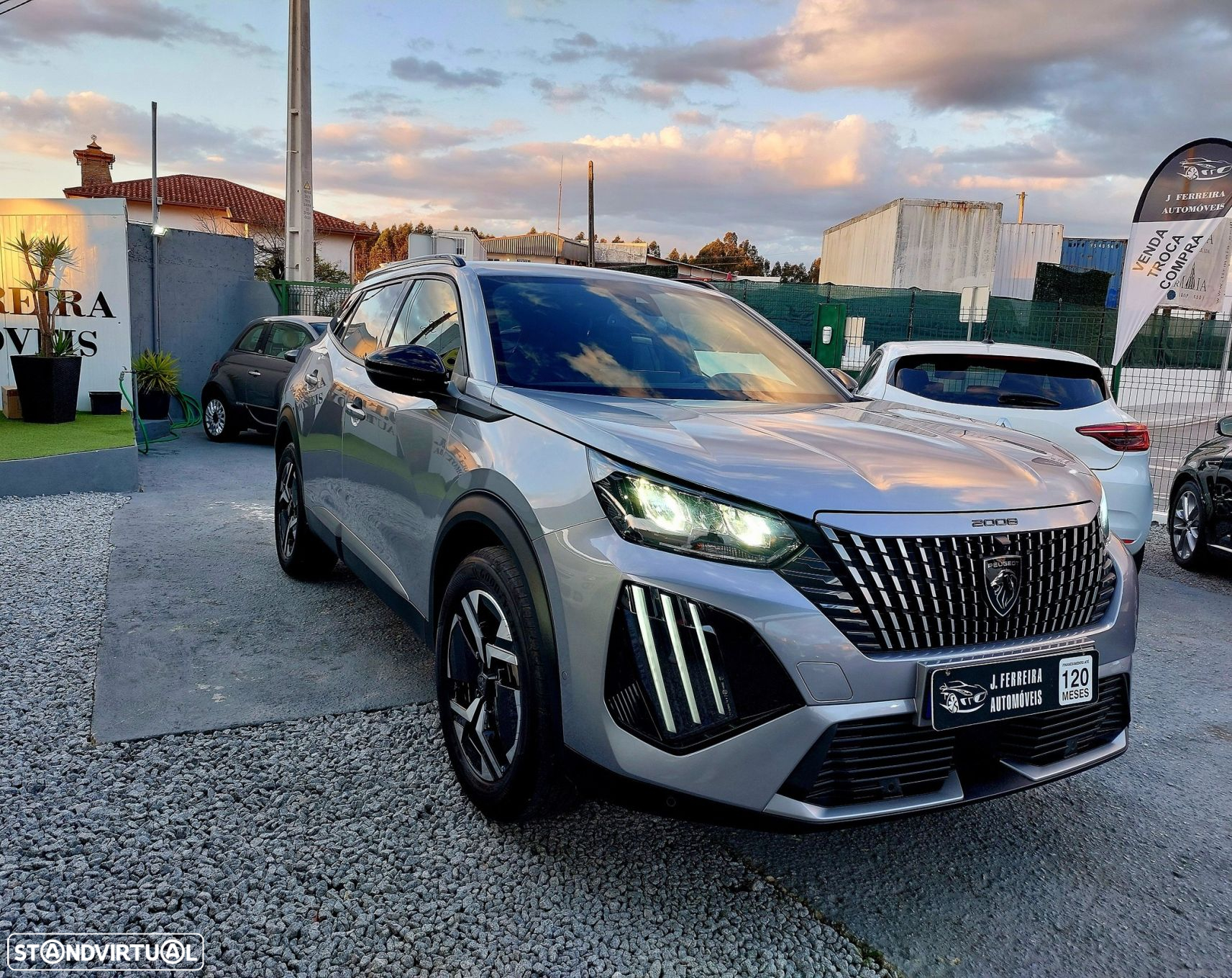 Peugeot 2008 1.2 PureTech Allure - 4