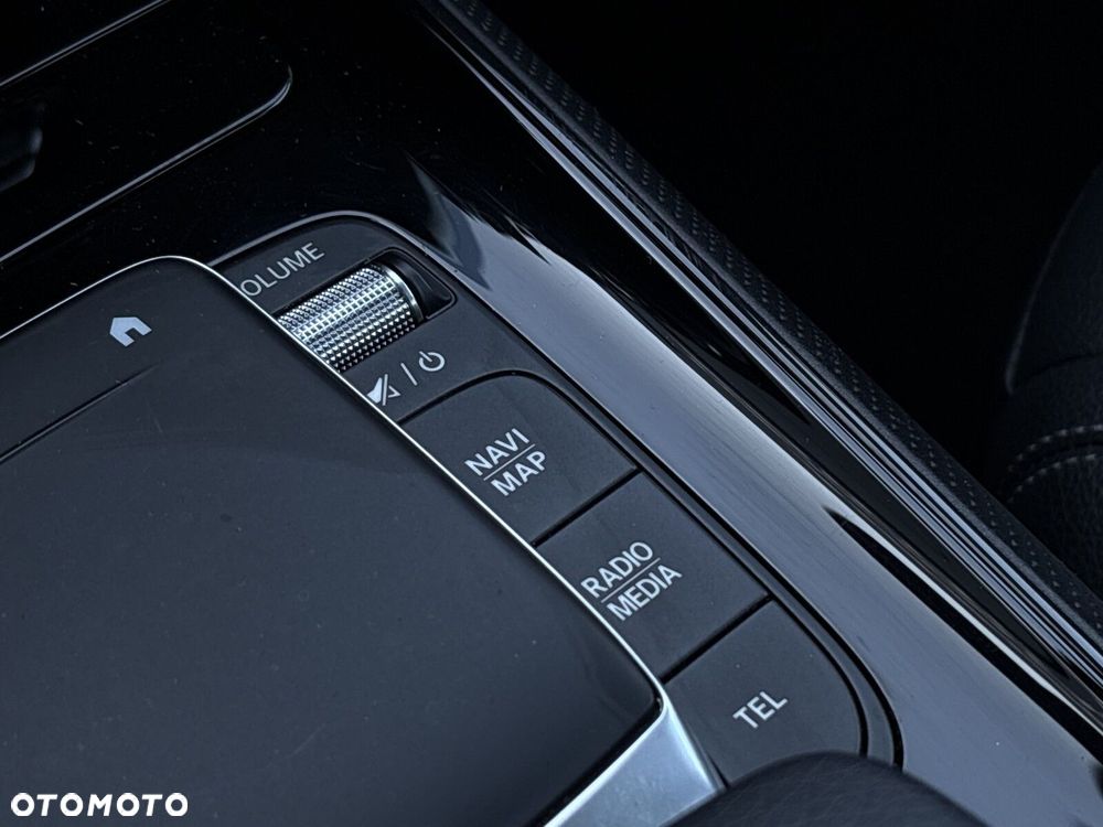 Mercedes-Benz GLB 200 7G-DCT - 32