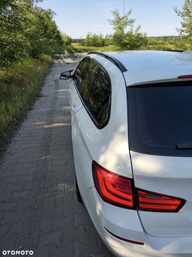 BMW Seria 5 525d xDrive - 10