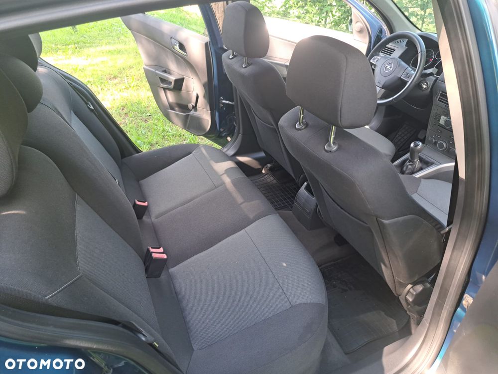 Opel Astra 1.6 Essentia - 23