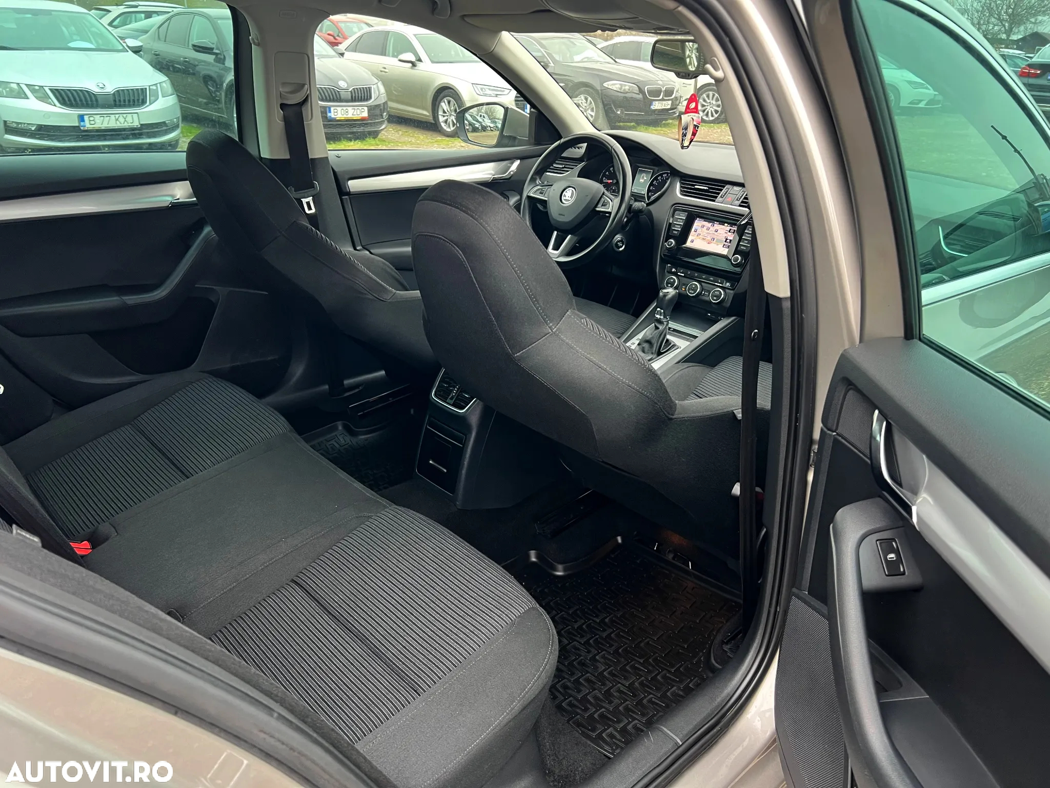 Skoda Octavia 1.6 TDI DSG Ambition - 24
