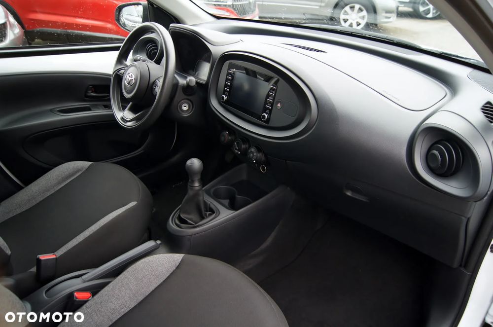 Toyota Aygo X Business Edition - 10