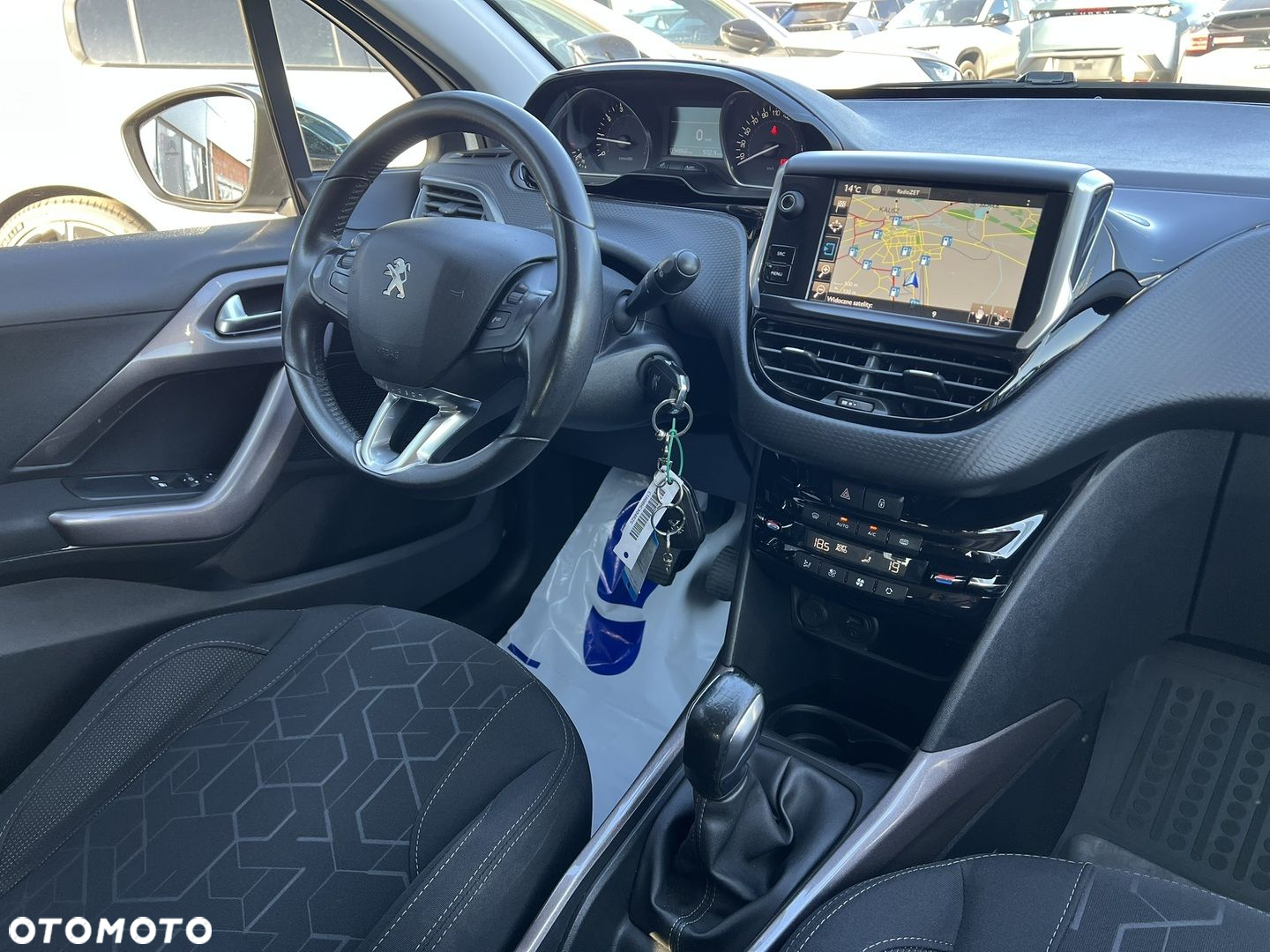 Peugeot 2008 - 8