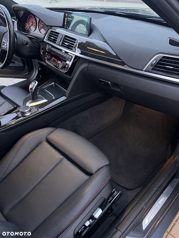 BMW Seria 3 330i xDrive - 28