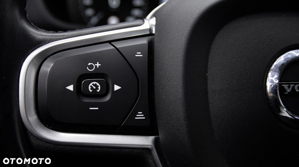 Volvo XC 60 T5 AWD Momentum Pro - 21