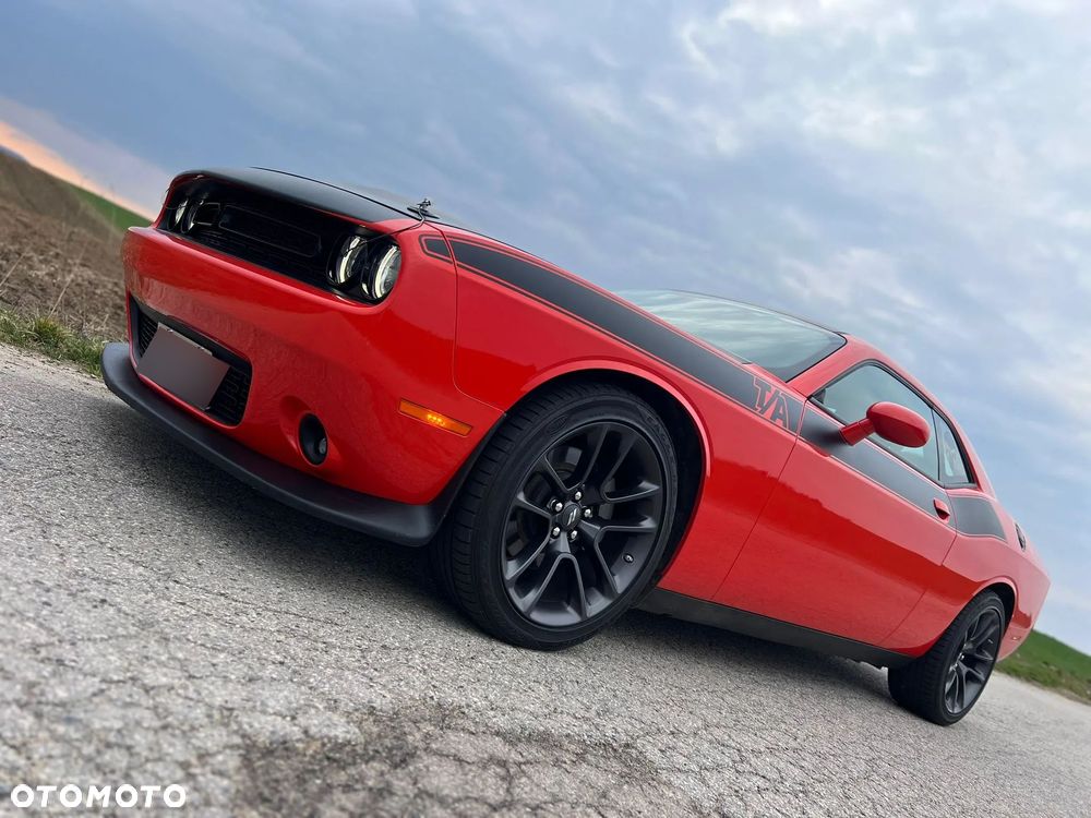 Dodge Challenger - 23