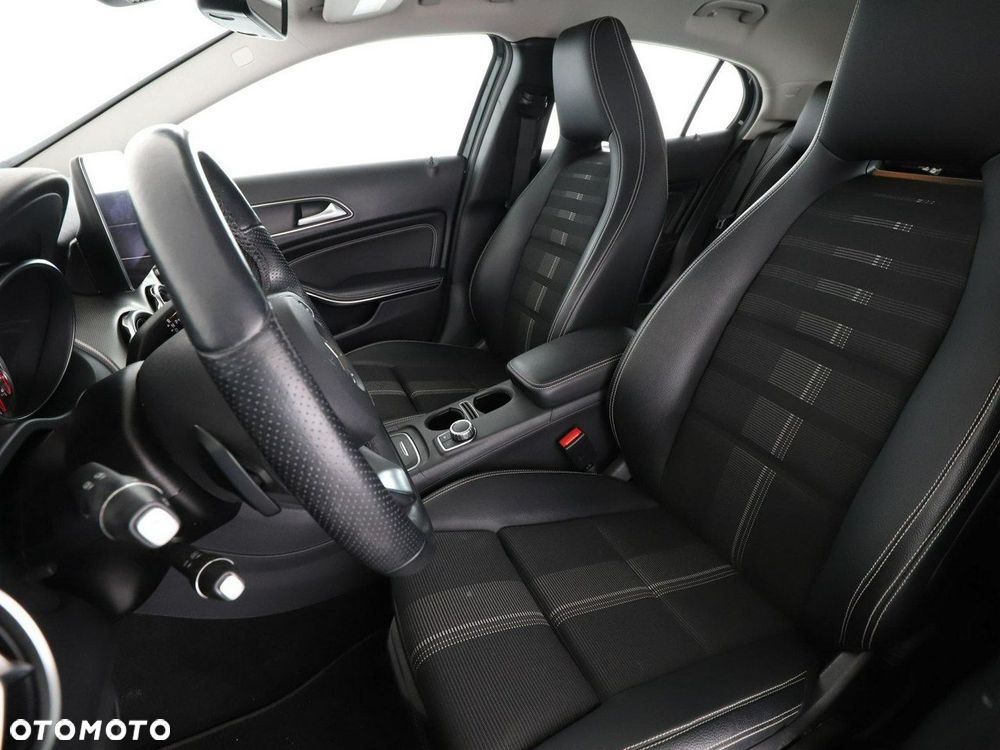 Mercedes-Benz GLA 200 7G-DCT Style - 14
