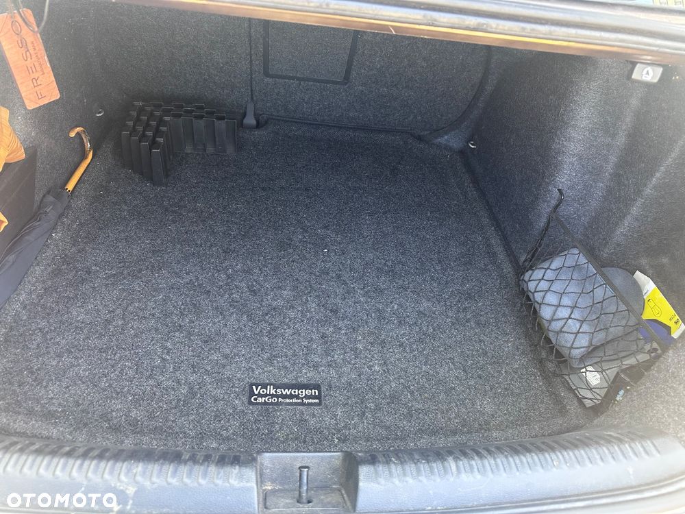 Volkswagen Jetta 2.0 TDI Highline - 11