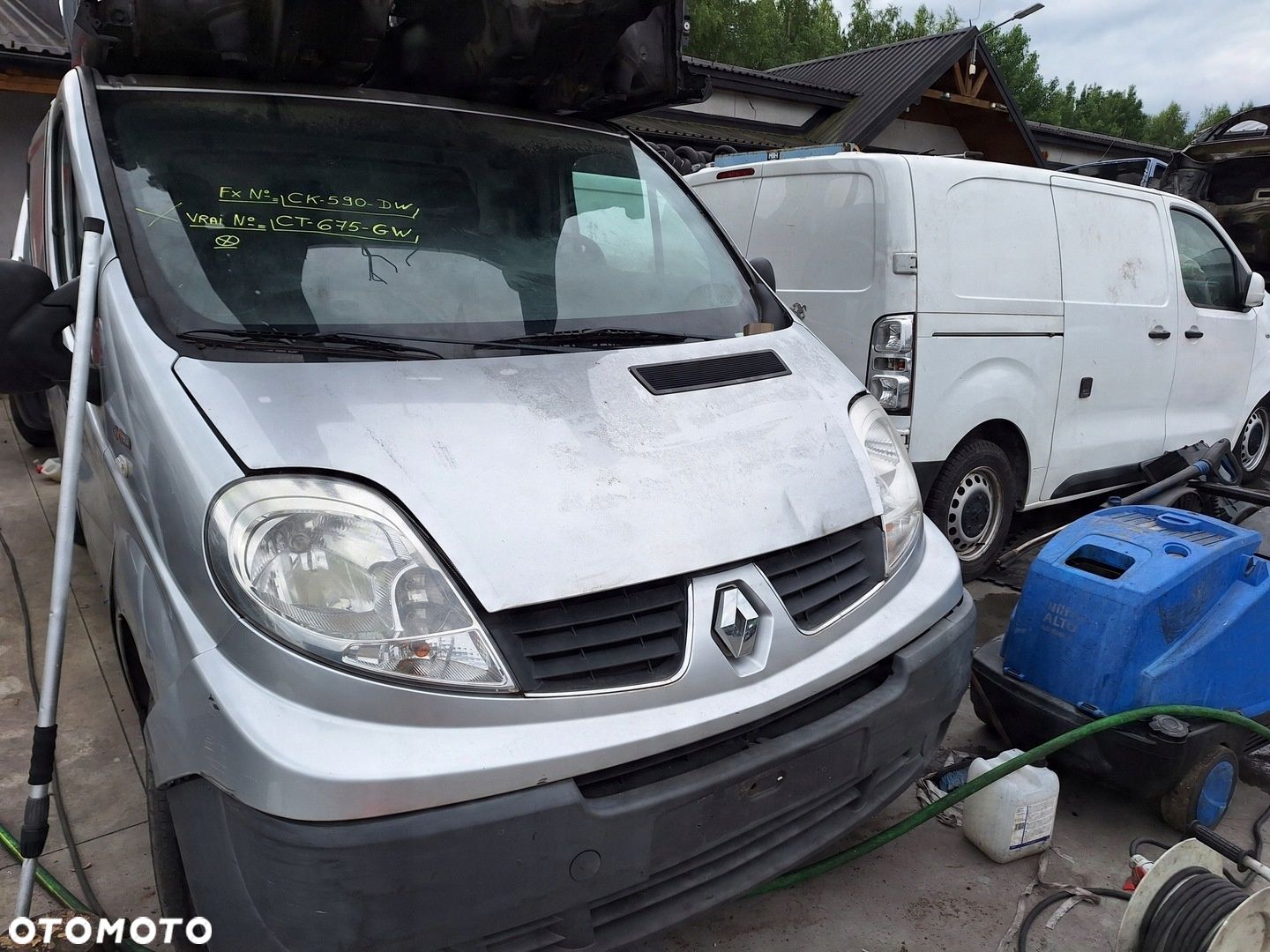 RENAULT TRAFIC 2 II VIVARO I A PRIMASTAR 2001-2014 SREBRNA MASKA CMG64 - 1