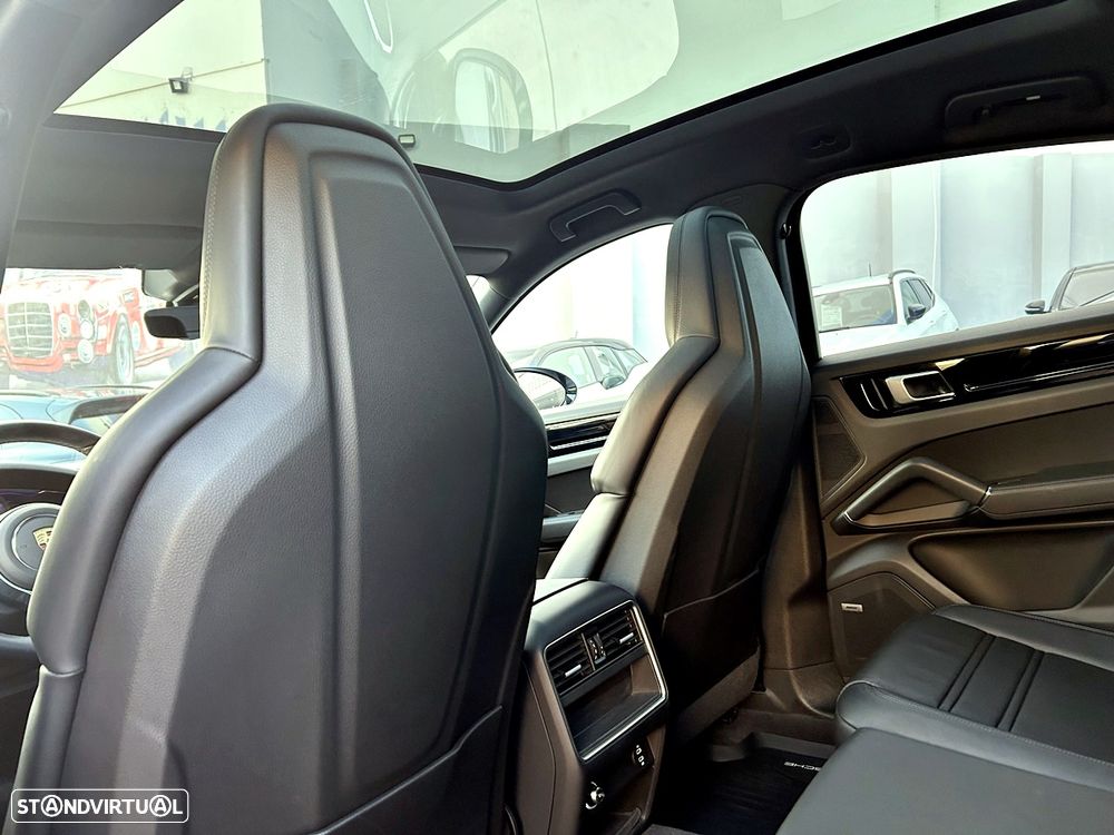 Porsche Cayenne Coupé E-Hybrid - 31