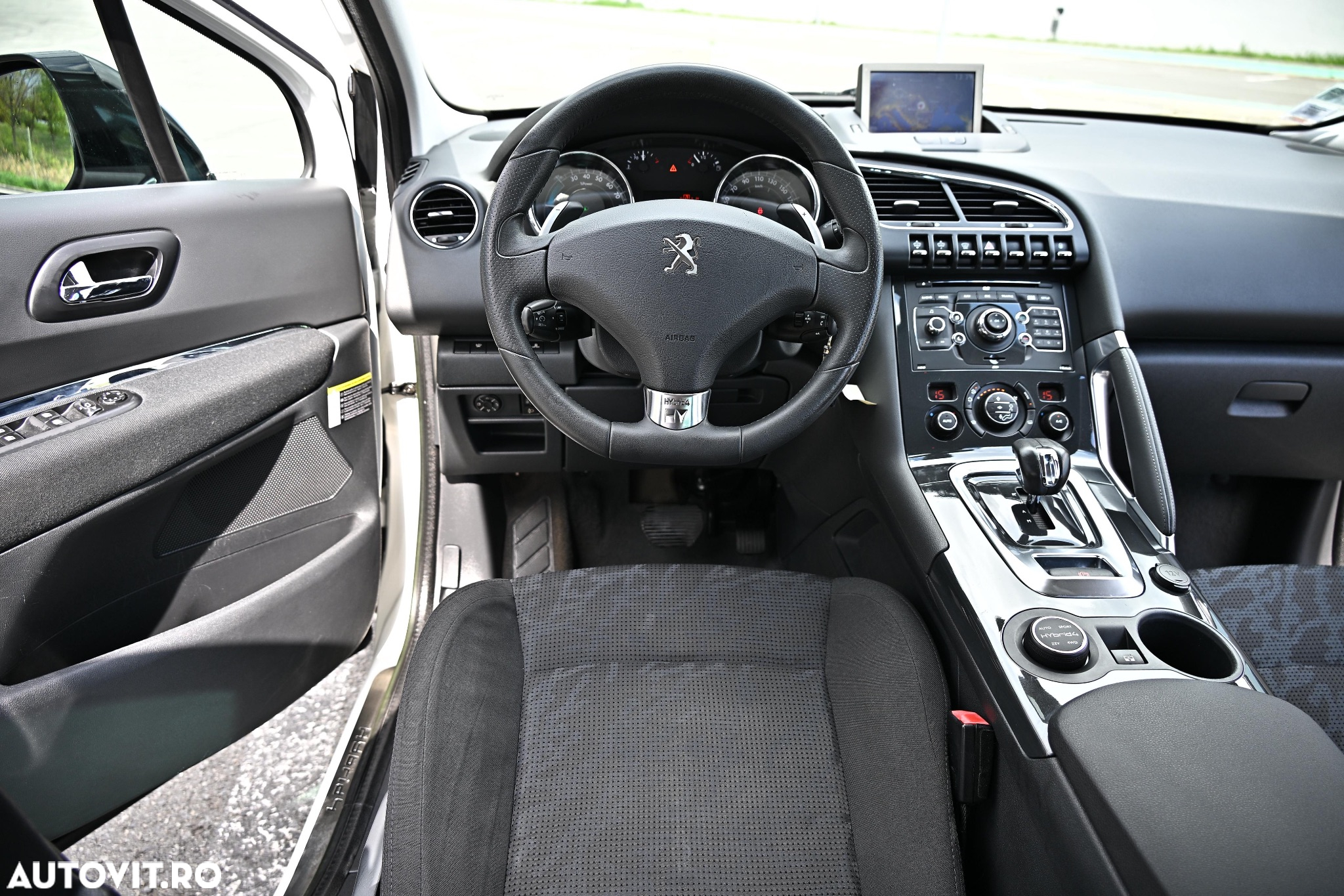 Peugeot 3008 Hybrid4 - 4