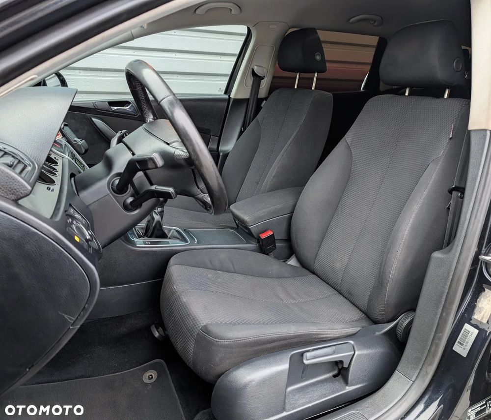 Volkswagen Passat 2.0 TDI Individual Chrom - 13