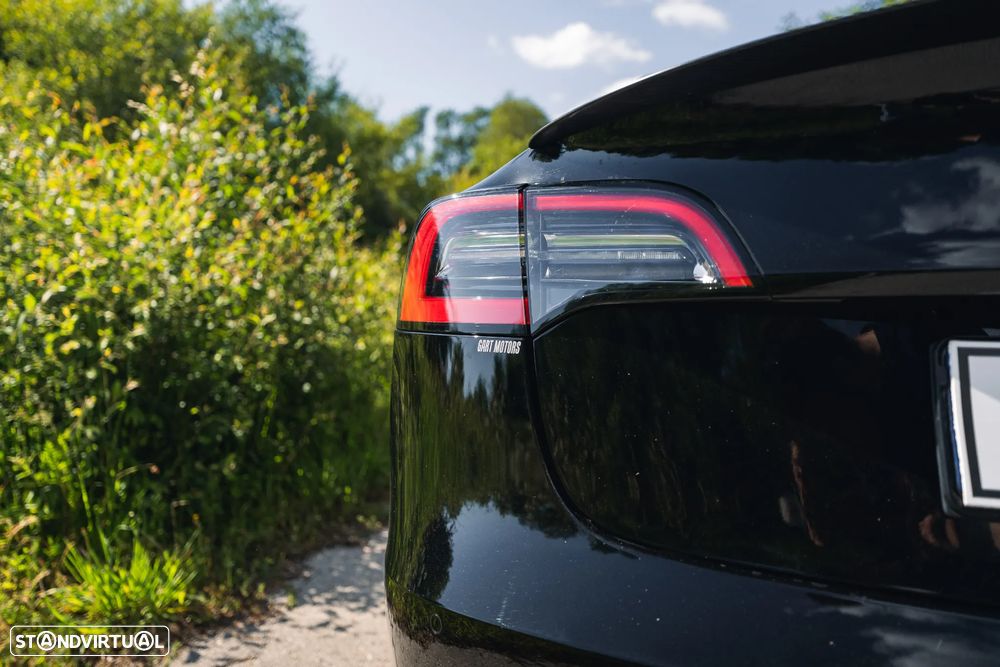 Tesla Model 3 Performance Dual Motor AWD - 24