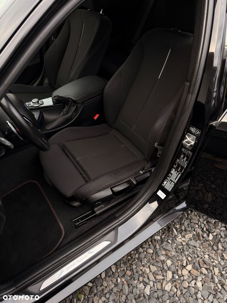 BMW Seria 3 330d xDrive Sport Line EU6 - 26
