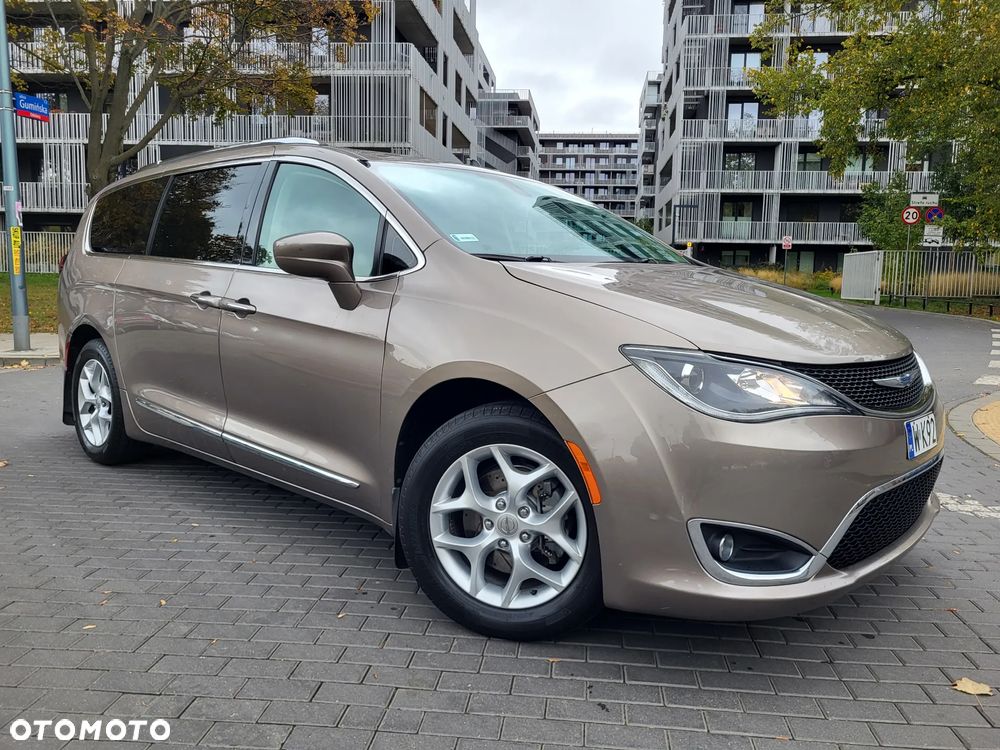Chrysler Pacifica - 1