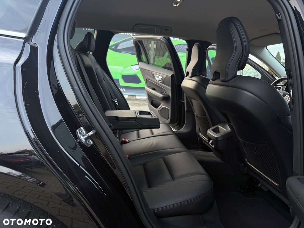 Volvo V60 D3 Drive-E Momentum - 23