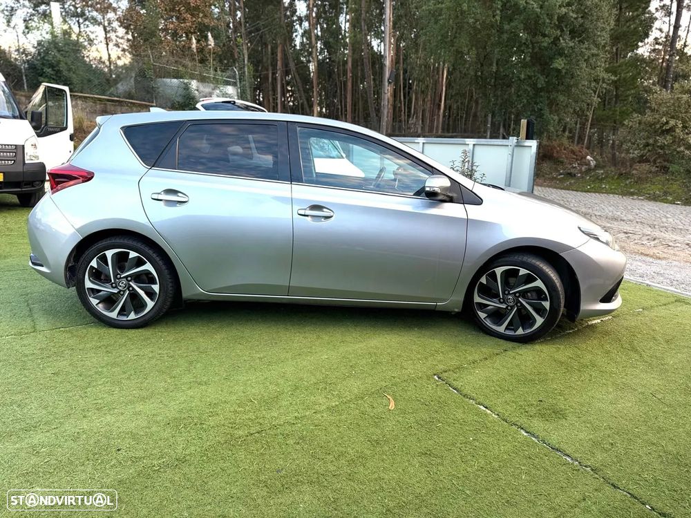 Toyota Auris 1.4 D-4D Com. +P.Techno+P.Sport - 9
