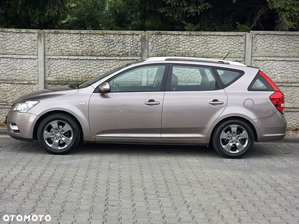 Kia Ceed - 4