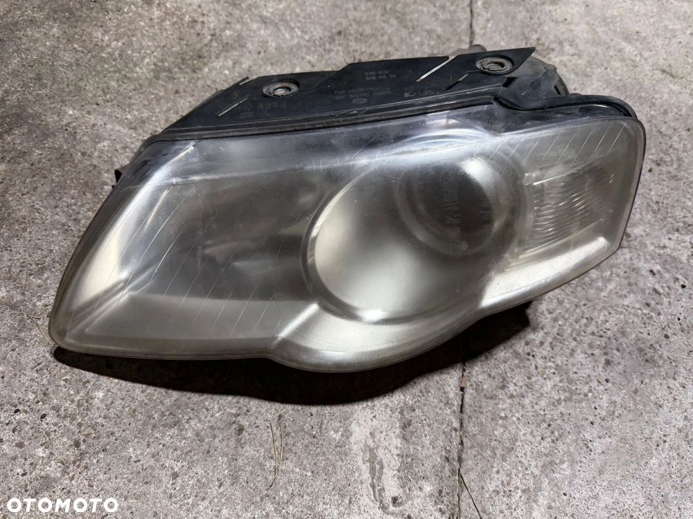 Volkswagen Passat B6 lewy reflektor HELLA