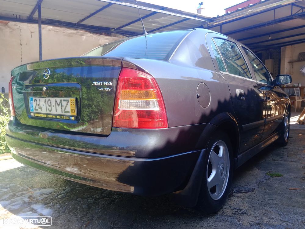 Opel Astra 1.4i 16V — fotografia 8