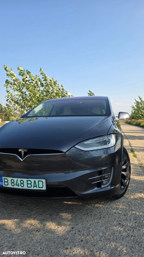 Tesla Model X - 17