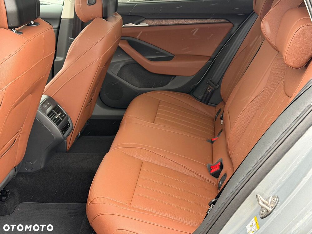 Skoda Superb 2.0 TDI SCR 4x4 L&K DSG - 17