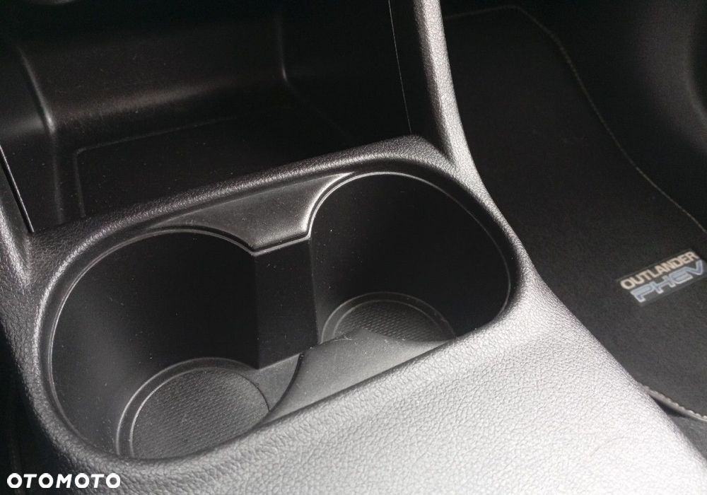 Mitsubishi Outlander - 30