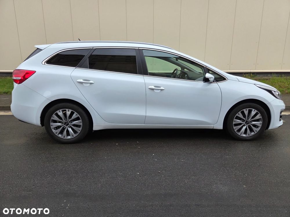 Kia Ceed 1.6 GDI Dream Team Edition - 9