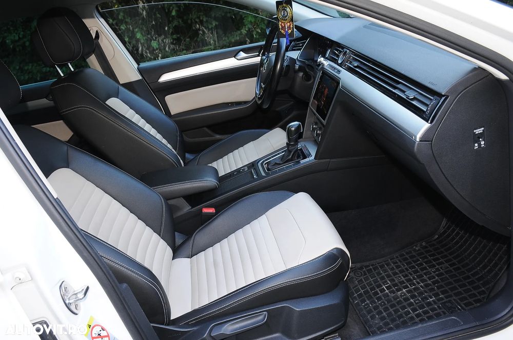 Volkswagen Passat 2.0 TDI DSG 4Motion Highline - 24