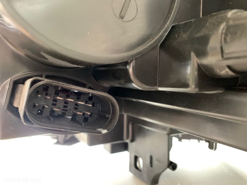 Lampa prawy przód Mercedes GLA X156 A1569061800 Bixenon - 14