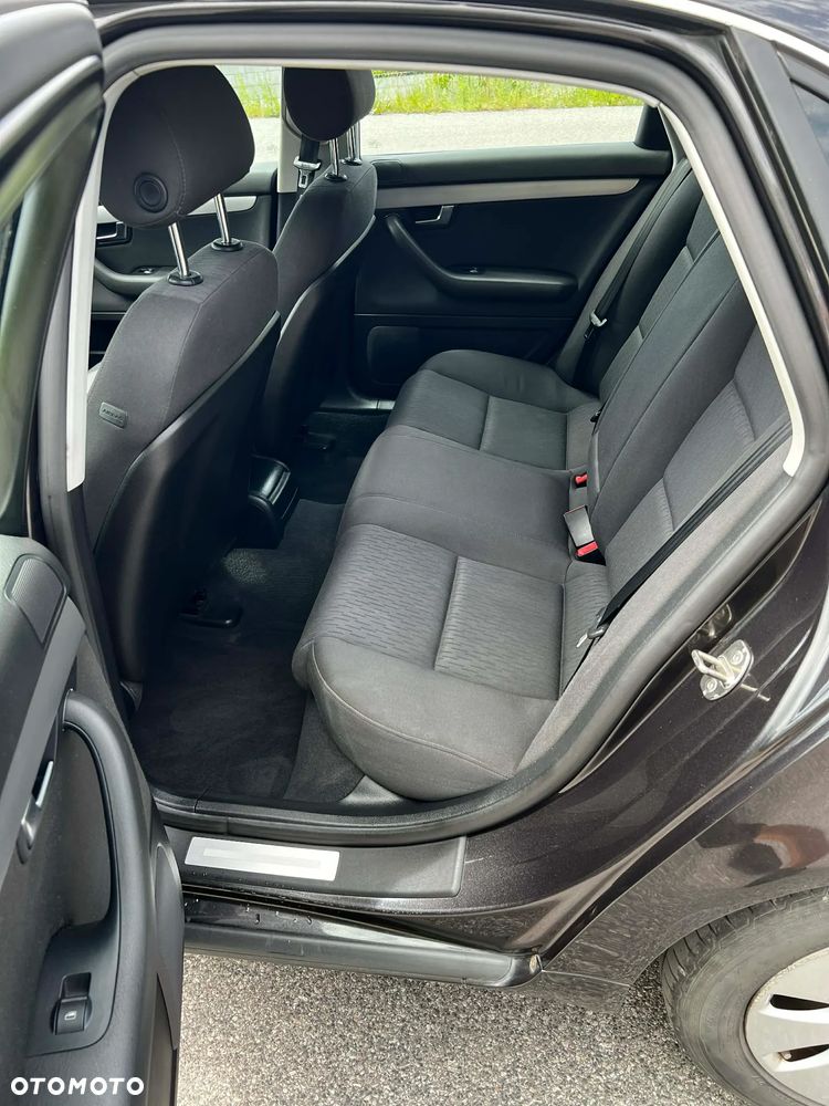Audi A4 Limousine - 8