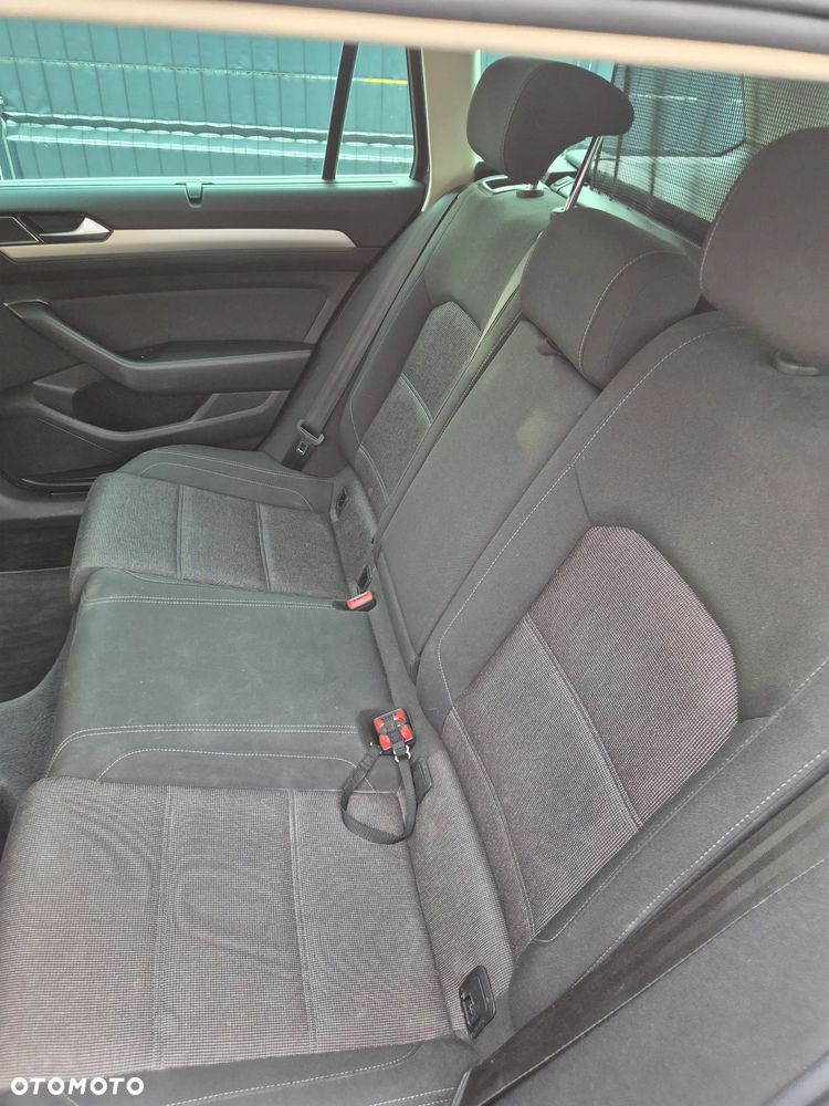 Volkswagen Passat 2.0 TDI (BlueMotion Technology) Highline - 33