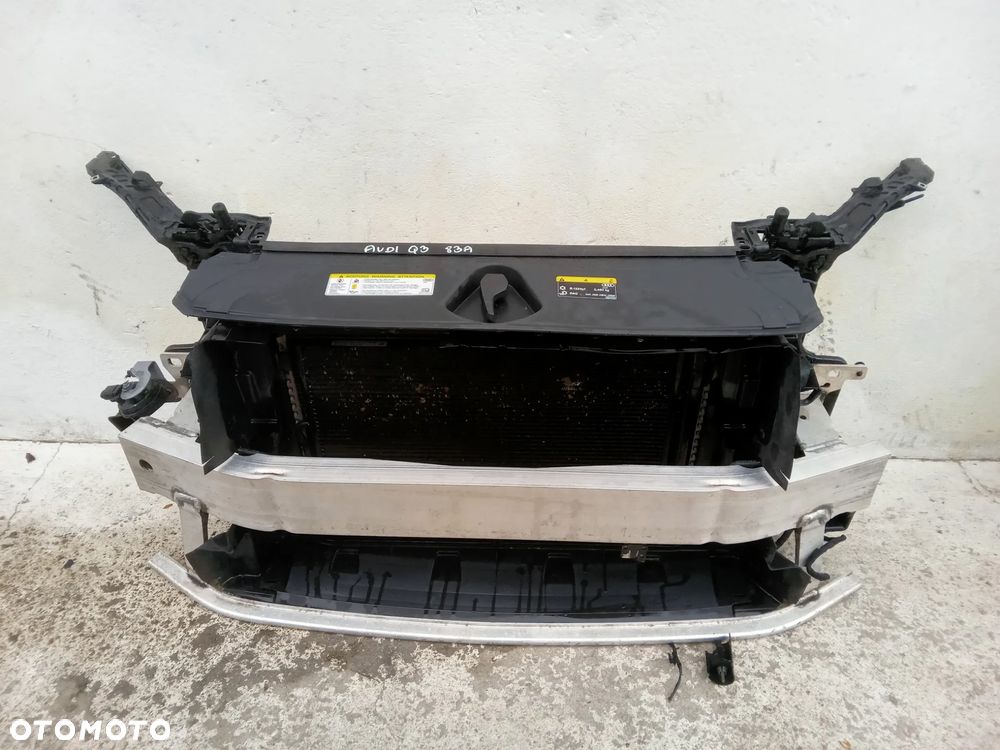 AUDI Q3 II 83A  - PAS PRZEDNI CHŁODNICE WENTYLA